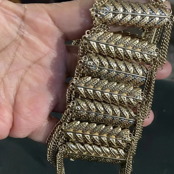 Bold Fringe goldtone stretch bracket - Picture 6 of 6